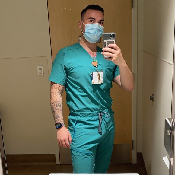 Meet your Posher, Alex - Picture 3 of 3